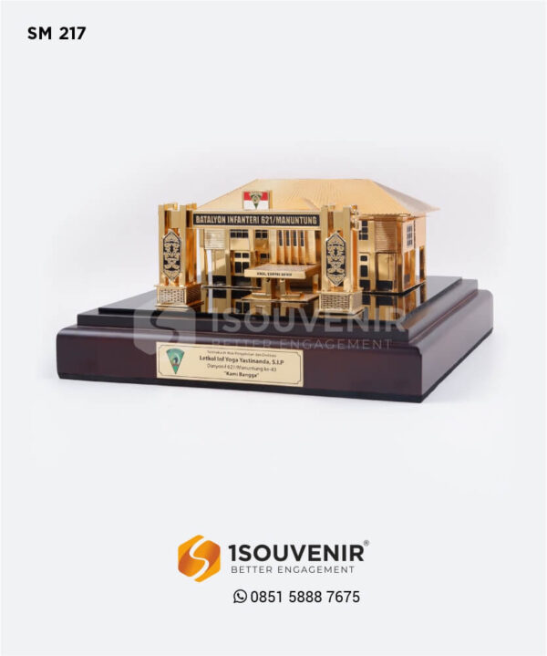 SM 217 Souvenir Miniatur Gedung Batalyon Infanteri 621Manuntung