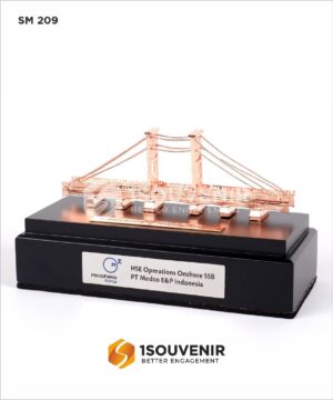 Souvenir Miniatur Jembatan Ampera