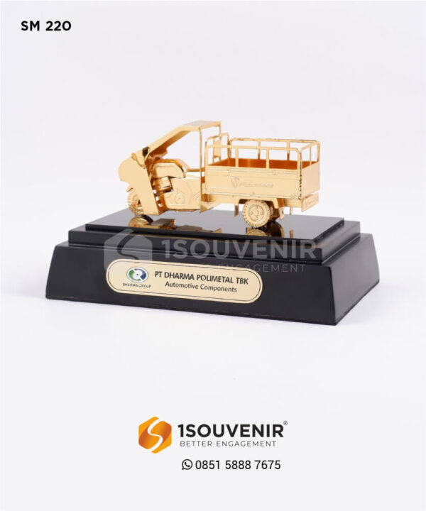 Souvenir Miniatur Kendaraan Listrik Roda Tiga PowerAce - PT Sharma Polimetal TBK