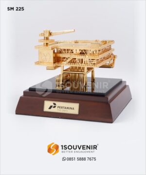 Souvenir Miniatur Offshore Rig...