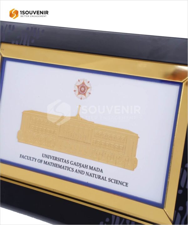 DETAIL-SV241 Souvenir Frame Universitas Gadjah Mada