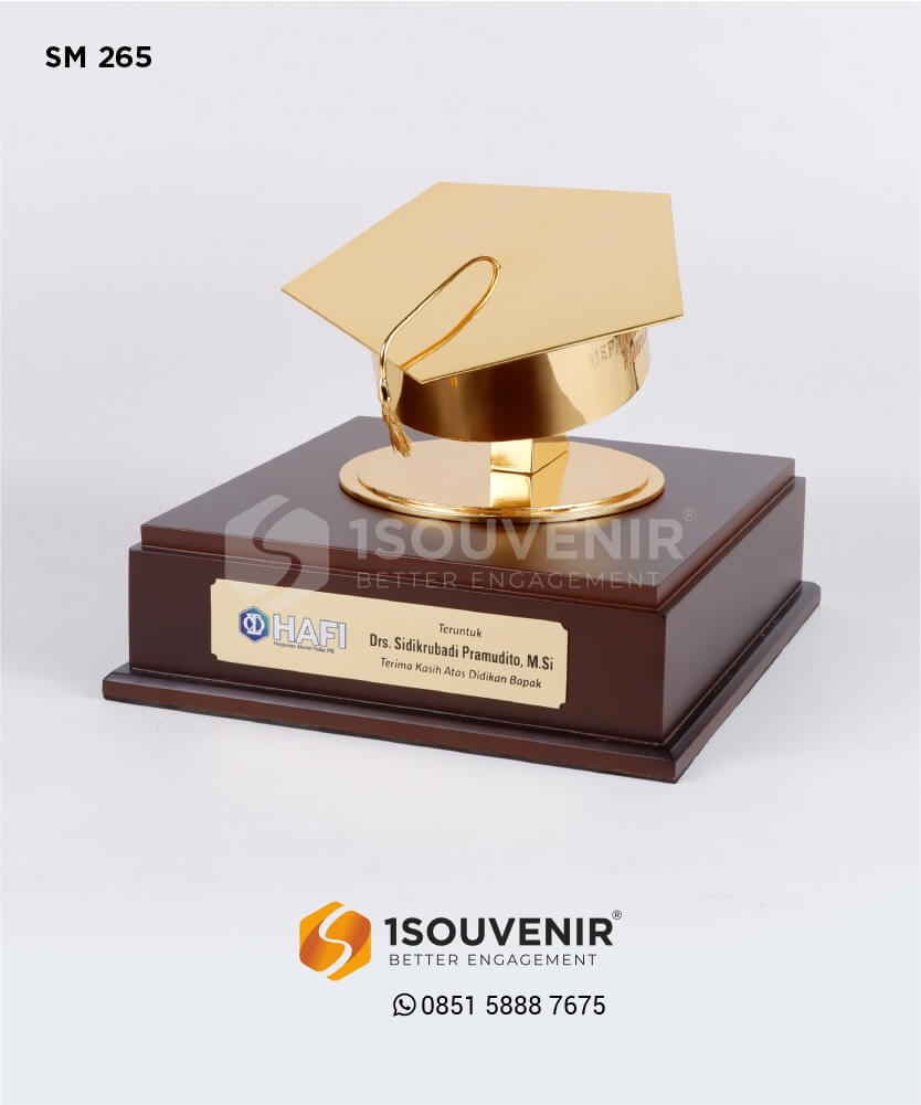 SM 265 Souvenir Miniatur Topi Toga HAFI (Himpunan Alumni Fisika IPB)