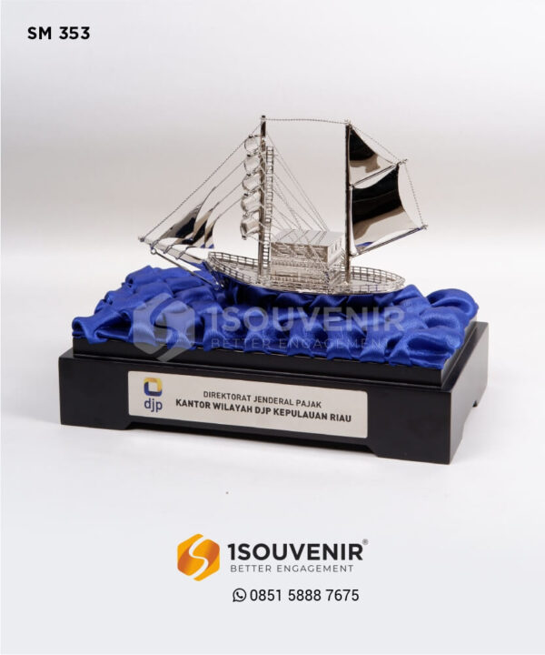 SM353 Miniatur Kapal DJP Kepulauan Riau