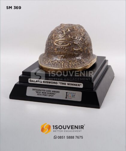 SM369 Miniatur Helm Ukir Integrated Core Award