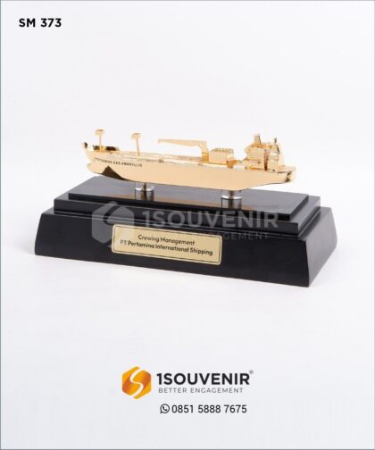 SM373 Miniatur Kapal Crewing Management Pertamina International Shipping