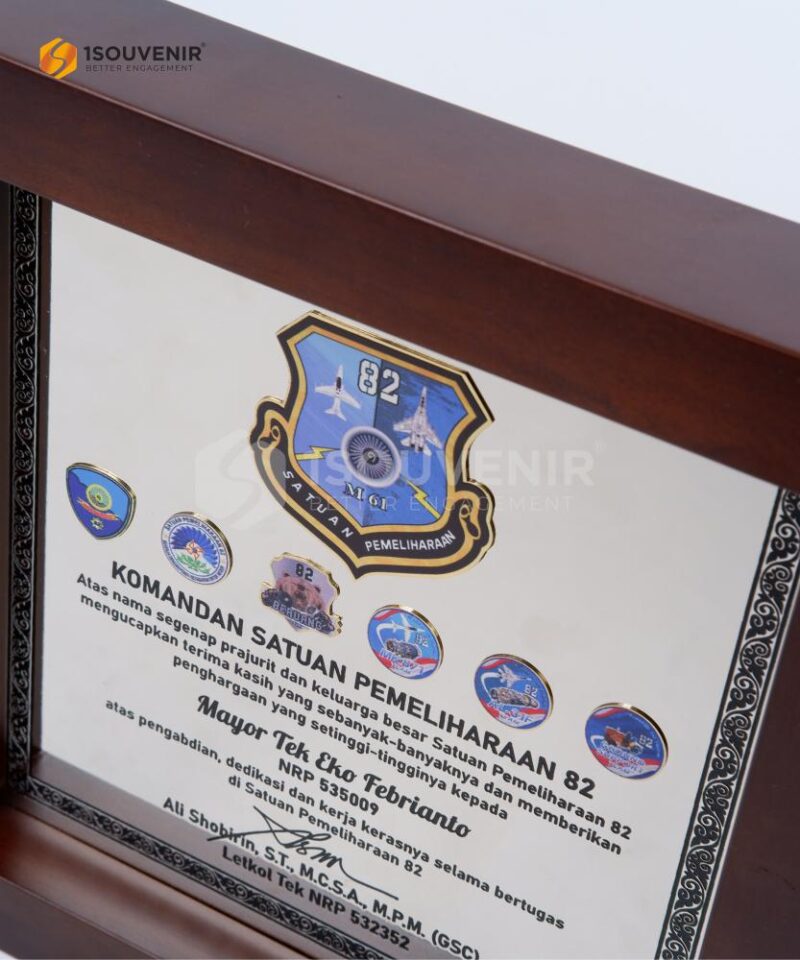 DETAIL_PU224 Plakat Unik Frame Kayu Purna Tugas Komandan Satuan Pemeliharaan 82 TNI Madiun