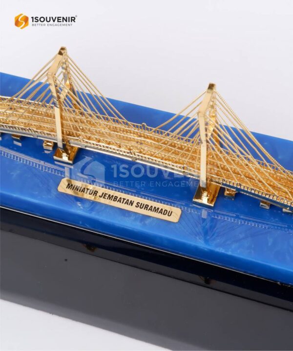 DETAIL2_SM427 Souvenir Miniatur Logam Jembatan Suramadu