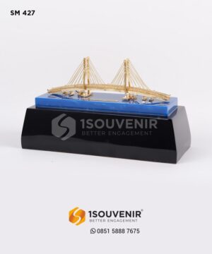 Miniatur Jembatan Suramadu