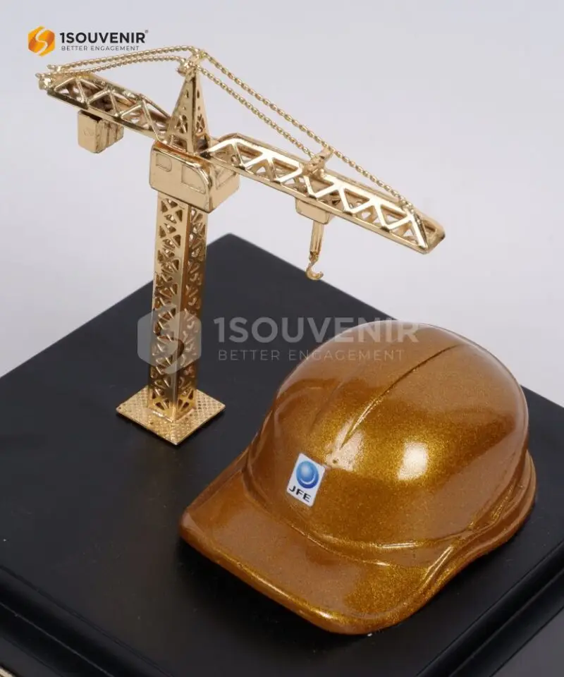 DETAIL_SM457 Souvenir Miniatur Crane dan Helm JFE Steel Galvanizing Indonesia Jakarta
