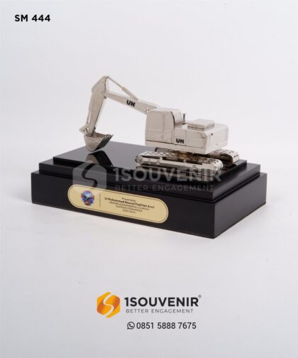 SM444 Souvenir Miniatur Ekskavator Indonesia Engineering Company