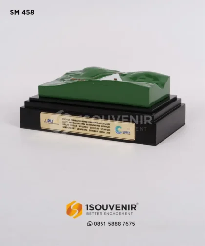 SM458 Souvenir Miniatur Proyek Pembangunan Bendungan Cijurey Bogor