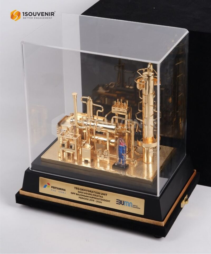 DETAIL2_SM463 Souvenir Miniatur Teg Dehydration Unit PT Pertamina PHE ONWJ