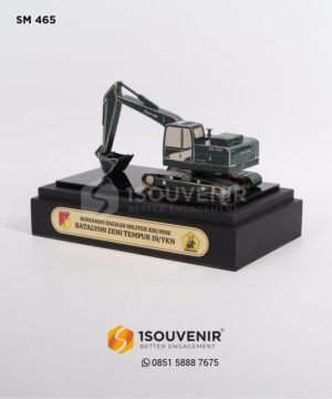 Miniatur Excavator Komando Daerah M...