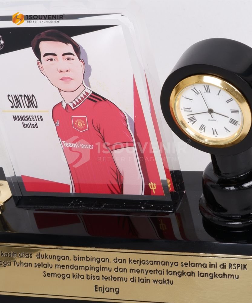 DETAIL_PJH281 Plakat Akrilik Pen Holder Jam Fans Manchester United