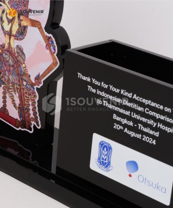 DETAIL_PJH282 Plakat Akrilik Holder Kartu Nama Wayang PT Otsuka