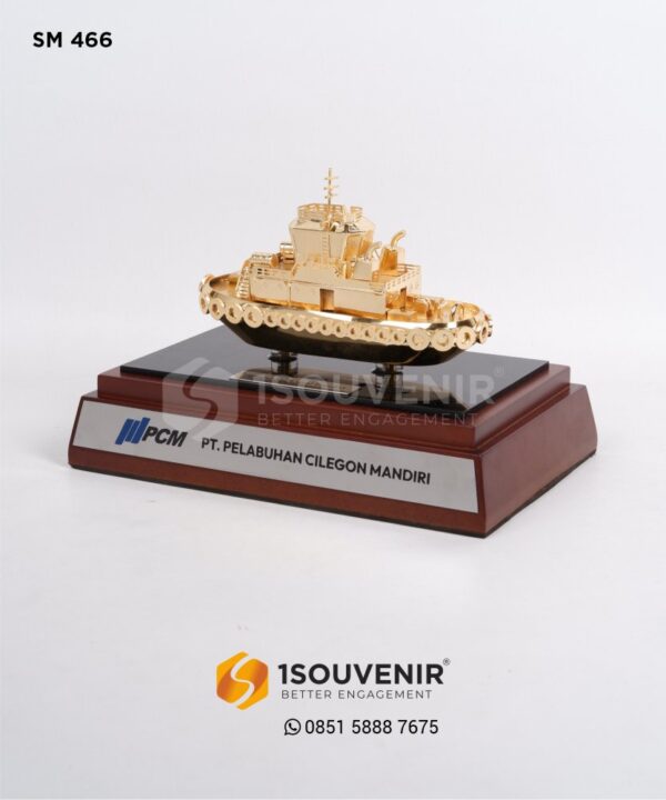 SM466 Souvenir Miniatur Kapal Tunda PT Pelabuhan Cilegon Mandiri