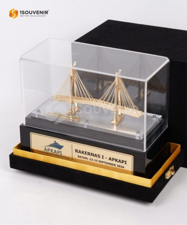 DETAIL2_SM479 Souvenir Miniatur Jembatan Balerang Rakernas I Apkapi