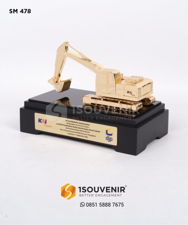 SM478 Souvenir Miniatur Eksavator PT KA Properti Manajemen