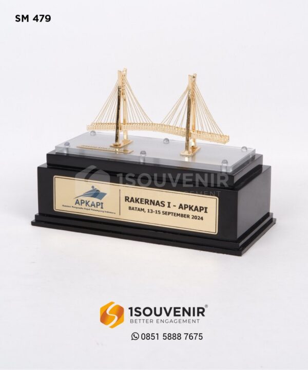 SM479 Souvenir Miniatur Jembatan Balerang Rakernas I Apkapi