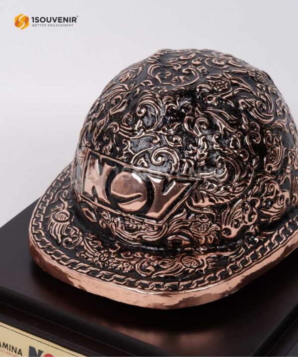 DETAIL_SM489 Souvenir Helm Logam Tatah PT Asta Bumi Cipta