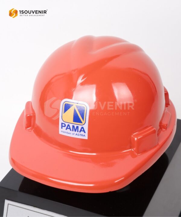 DETAIL_SM490 Souvenir Helm Resin Appreciation PT Pamapersada