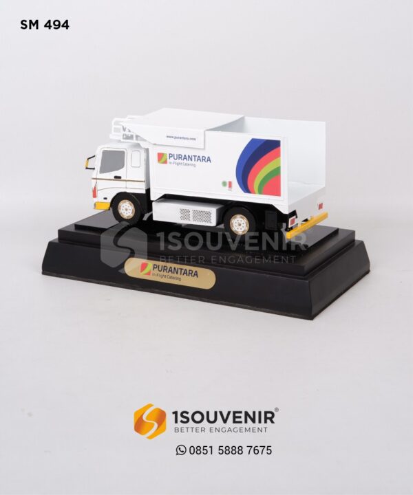 SM494 Souvenir Miniatur Truck Purantara