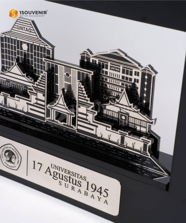 DETAIL_PF230 Plakat Frame Kayu Universitas 17 Agustus 1945 Surabaya