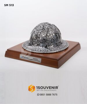 Miniatur Helm Ukir Penghargaan Oper...