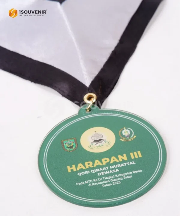 DETAIL-MED324 Medali Akrilik MTQ IV Kabupaten Berau