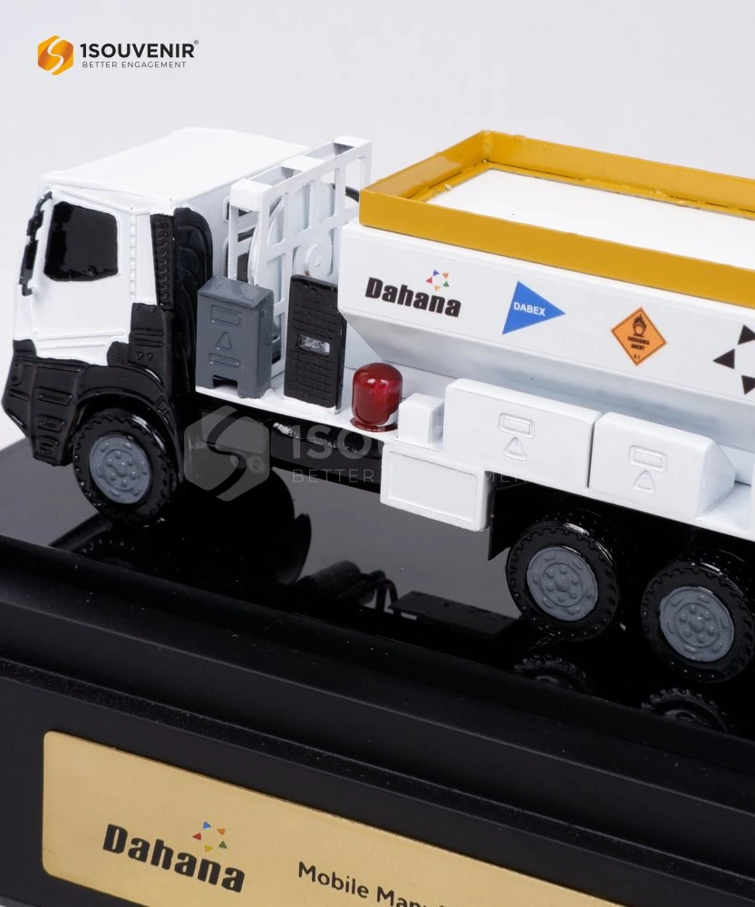 DETAIL-SM544 Miniatur Mobile Manufacturing Truck