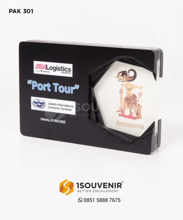 PAK301 Plakat Kayu Akrilik Port Tour