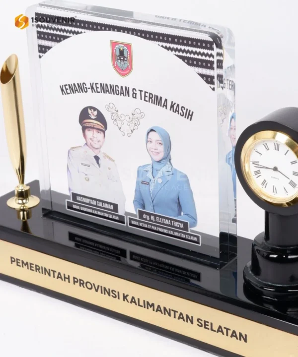 DETAIL-PJH303 Plakat Pen Holder Jam Pemprov Kalsel