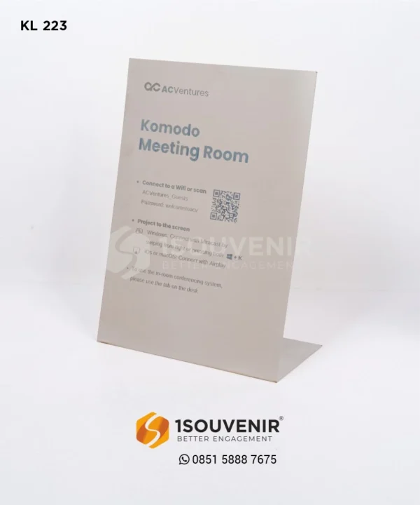 KL223 Kerajinan Logam Komodo Meeting Room