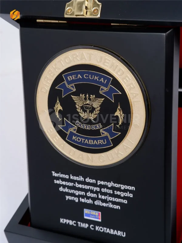 DETAIL-PK586 Plakat Kayu Bea Cukai Kotabaru