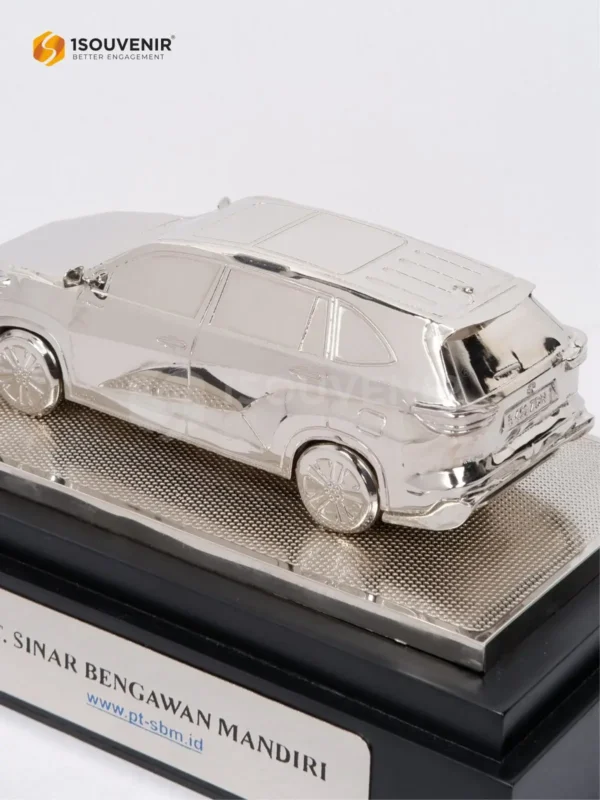 DETAIL-SM560 Miniatur Mobil Toyota Innova Zenix