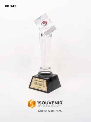 Piala Penghargaan Karya Adinata unt...