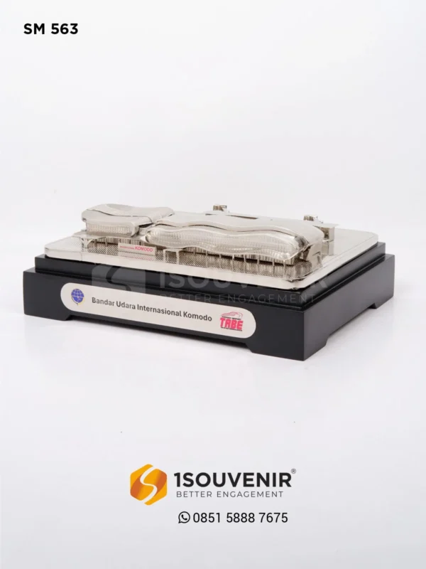 SM563 Miniatur Bandara Internasional Komodo
