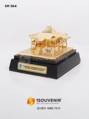 Miniatur Rumah Adat Pemerintah Kabu...