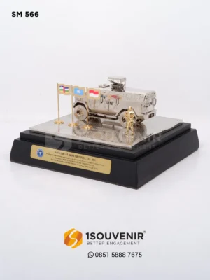 Miniatur Kendaraan Taktis Truk...