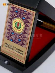 DETAIL-PK603 Plakat Kayu Kecil Fakultas Peternakan UnramRAFT | 1Souvenir® Indonesia