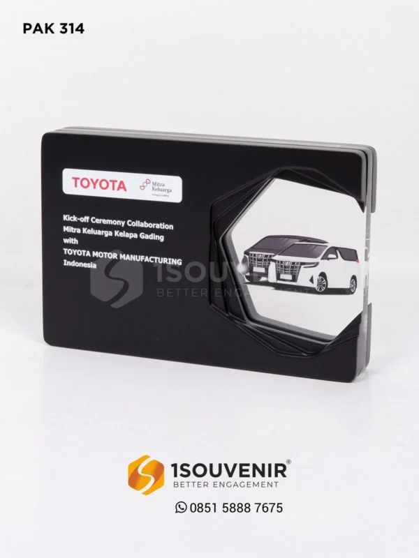 PAK314 Plakat Kayu Akrilik Toyota Motor