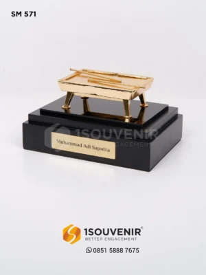 Miniatur Penghargaan Meja Billiard