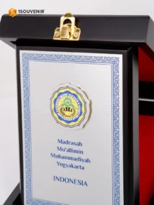 DETAIL-PK611 Plakat Kayu Madrasah Muallimin Muhammadiyah