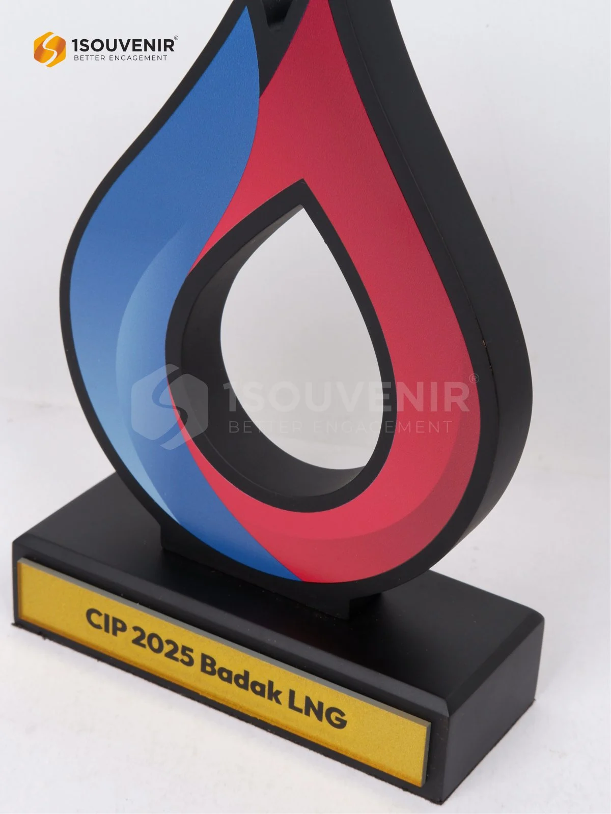 Plakat Kayu CIP 2025 Kenang-kenangan dari Badak LNG DETAIL-PK618 Plakat Kayu CIP 2025