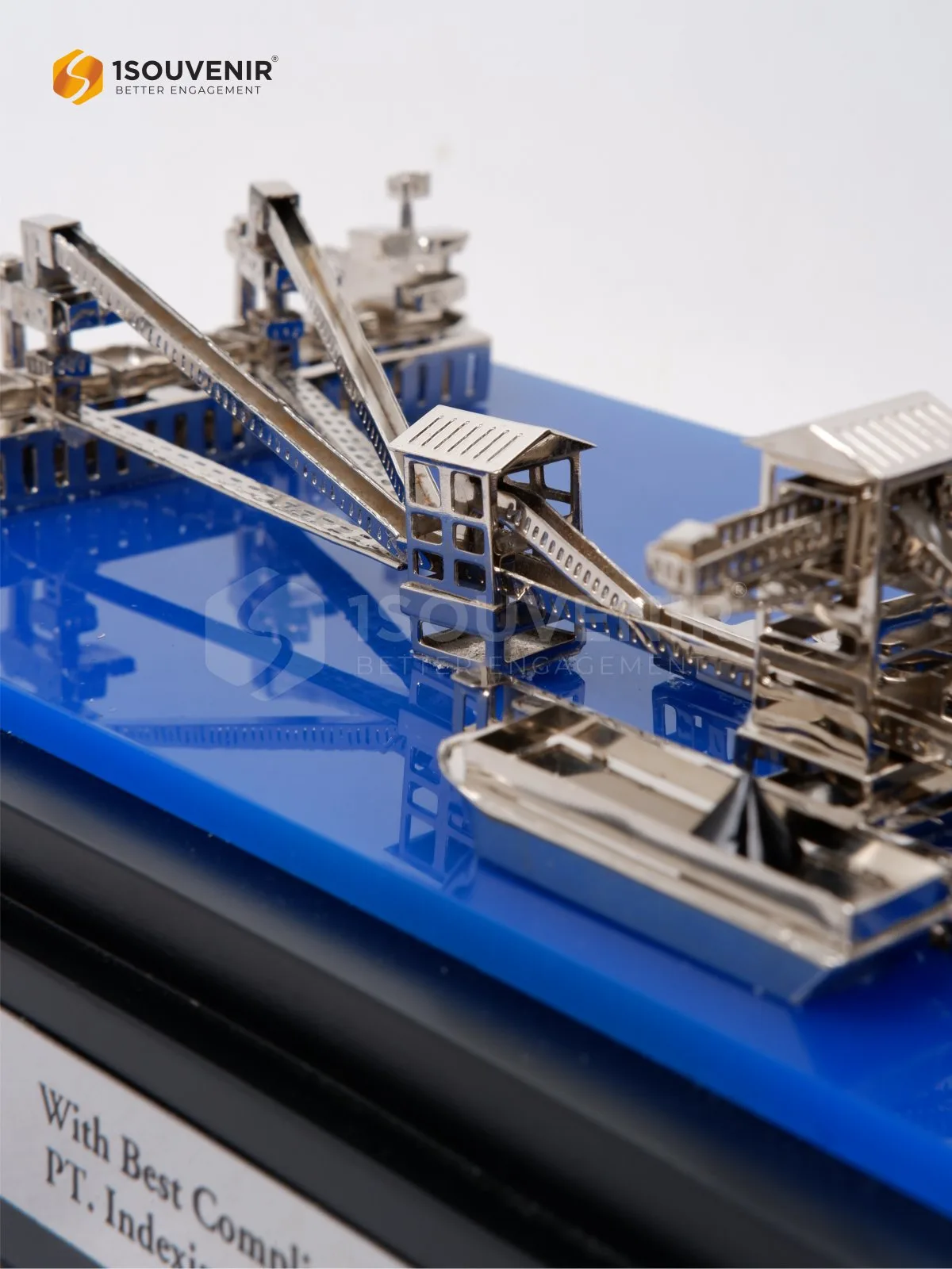 Miniatur Conveyor Kenang-kenangan dari PT Indexim Coalindo DETAIL-SM581 Miniatur PT Indexim Coalindo