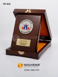 1Souvenir Indonesia PK622 Plakat Kayu Politeknik YKPN Yogyakarta