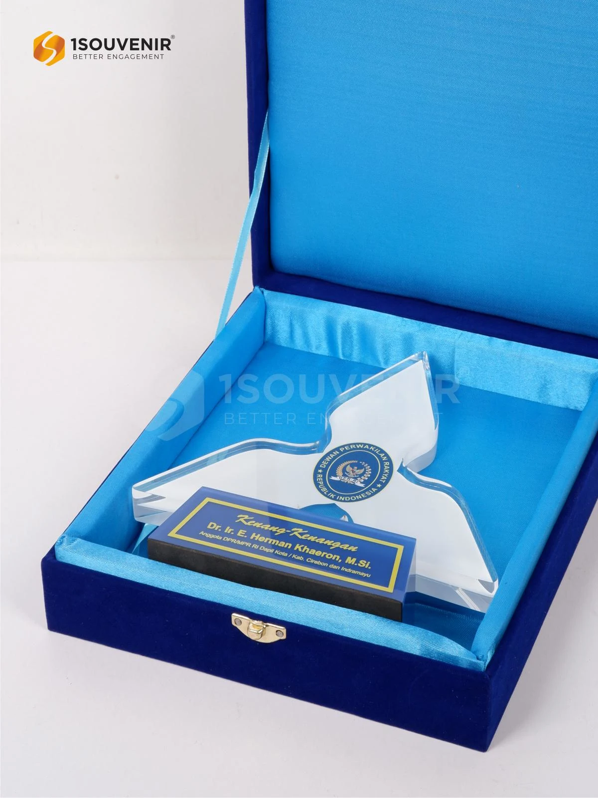 Plakat Akrilik Kenang-kenangan dari Anggota DPR/MPR RI Dapil Kabupaten Cirebon dan Indramayu DETAIL2-PA731 Plakat Akrilik DPR Cirebon dan Indramayu