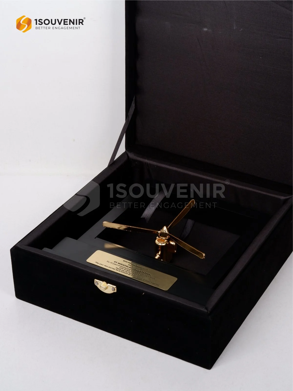 Plakat Frame Kayu Apresiasi Partnership dari Airfast Indonesia untuk PT Wisatalaut Nusapermai DETAIL2-PF286 Plakat Frame Kayu Airfast Indonesia