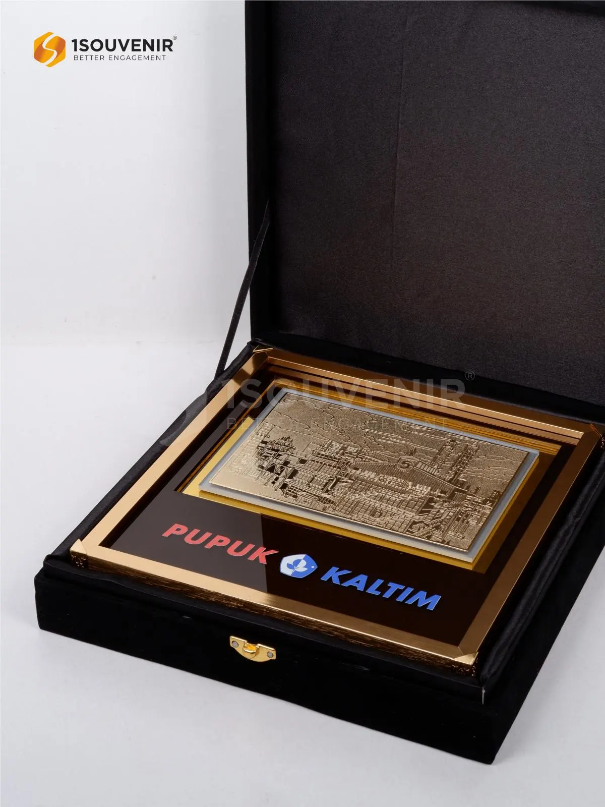 Plakat Frame Logam Gedung Pabrik Kenang-kenangan dari Pupuk Kaltim DETAIL2-PF288 Plakat Frame Logam Gedung Pabrik