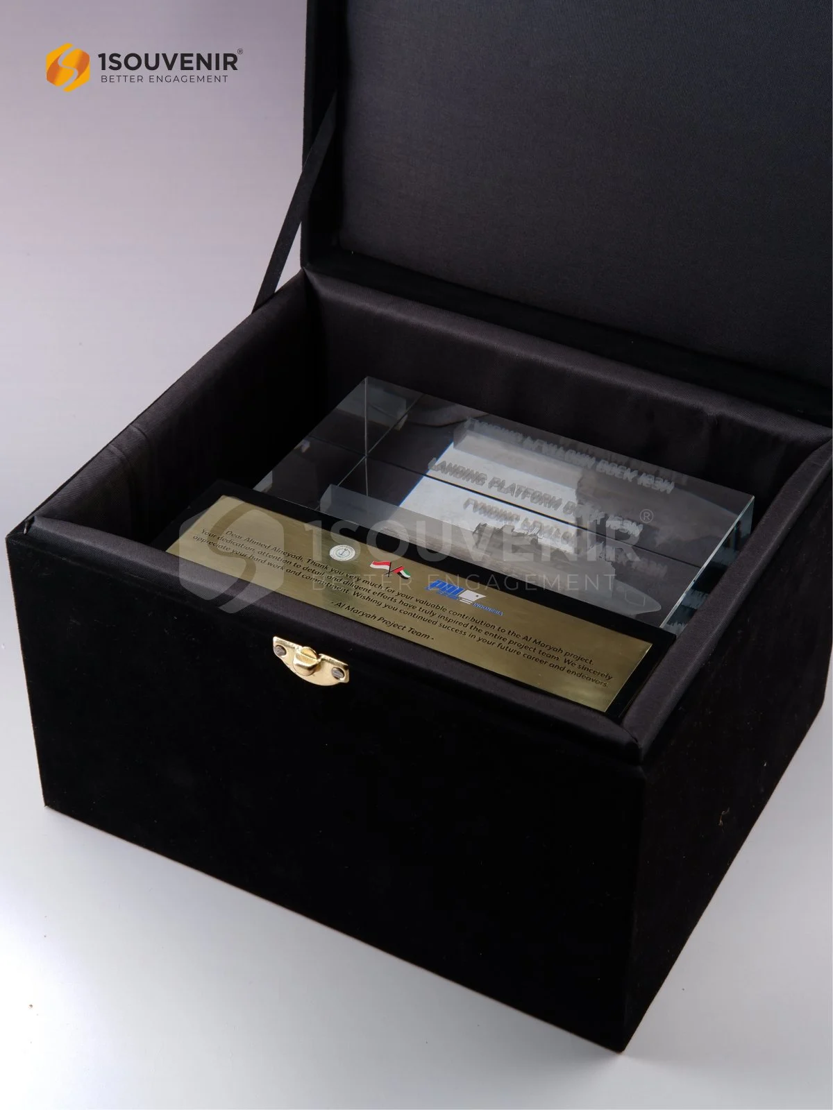 Plakat Kristal Penghargaan Al Maryah Project dari PAL Indonesia DETAIL2-PKR353 Plakat Kristal Al Maryah Project